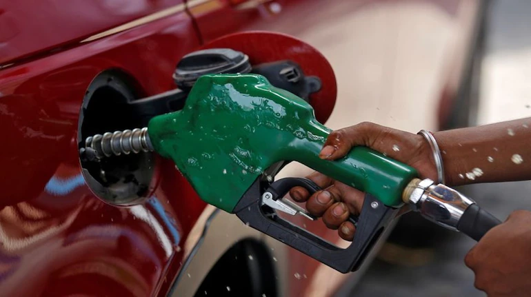 Fuel sales sales taper off, adding to pressure on oil prices