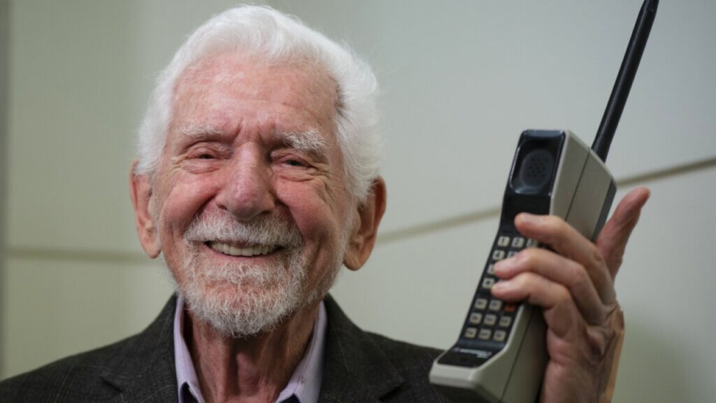 US Engineer Who Invented Mobile Phone Made The First Call 50 Years Ago Today