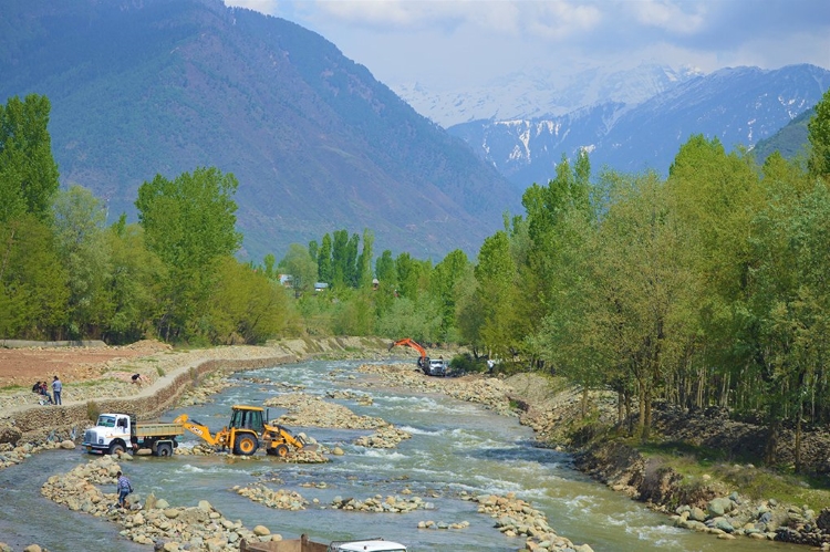 No let up in illegal riverbed mining in Kashmir
